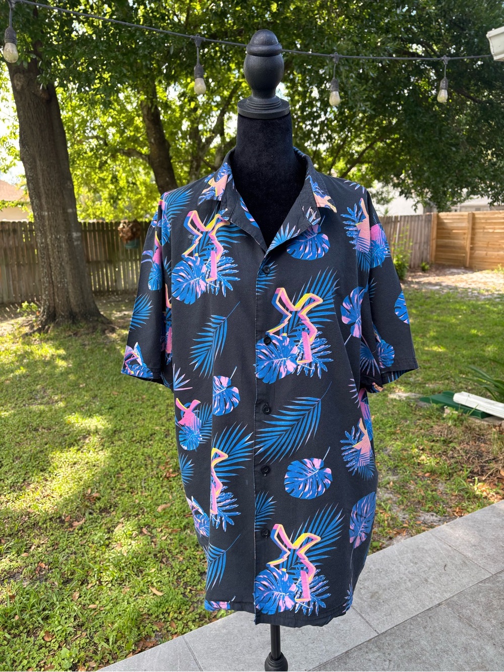 Dutch Bros Hawaiian size Large